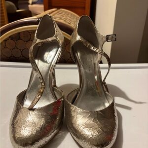 Jessica Simpson Gold Textured Heels